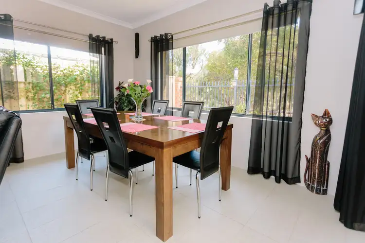 11 Atley Pass, Carramar WA 6031