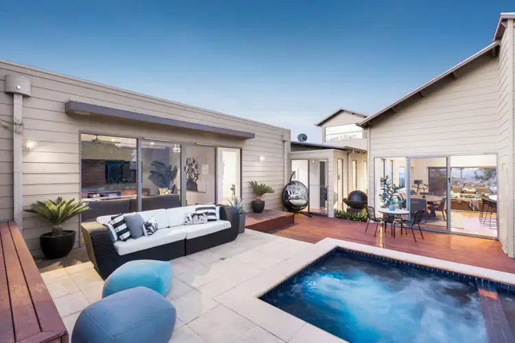19 Rockleigh Drive, Mount Martha VIC 3934