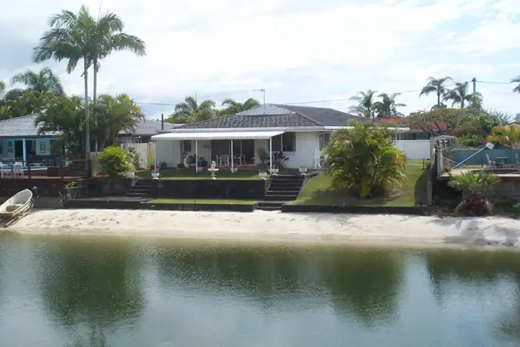 8 Cresta Court, Broadbeach Waters QLD 4218
