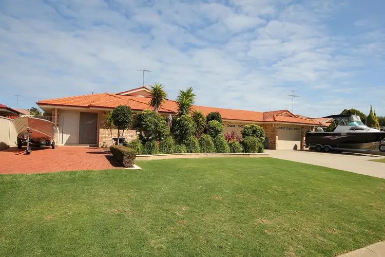 10 Summerlea Avenue, Meadow Springs WA 6210