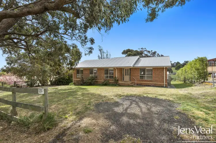 27 Jacksons Road, Warrenheip VIC 3352