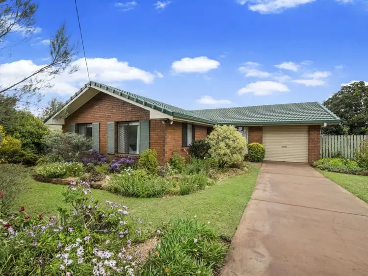 10 Lupin Court, Centenary Heights QLD 4350