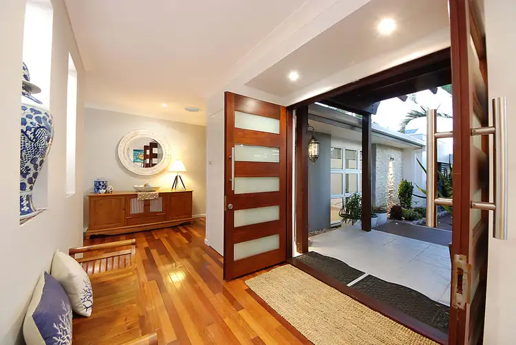 9 Sandpiper Drive, Burleigh Waters QLD 4220