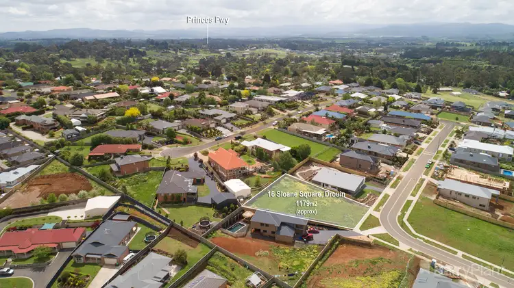 16 Sloane Square, Drouin VIC 3818