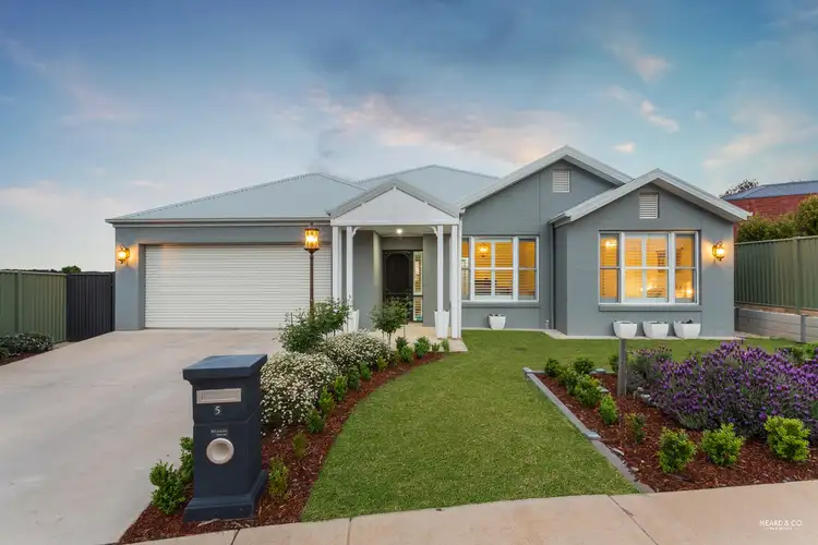 5 Roxburgh Crescent, Junortoun VIC 3551