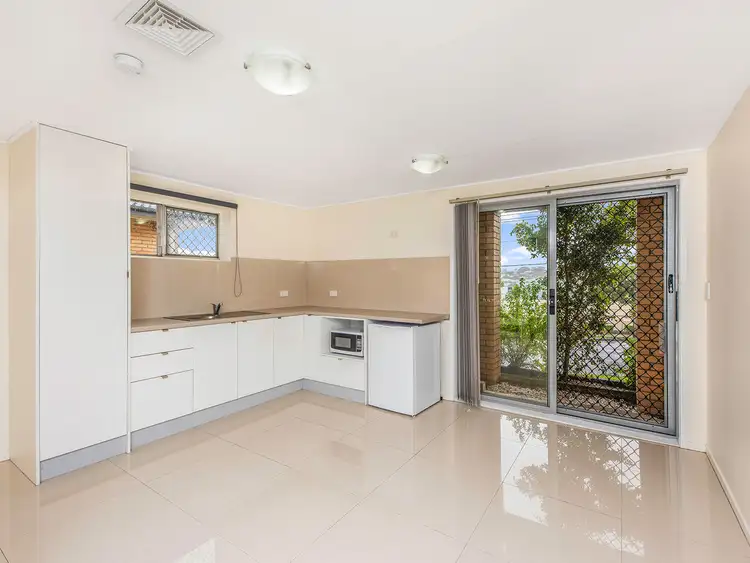 192 Broadwater Road, Mansfield QLD 4122