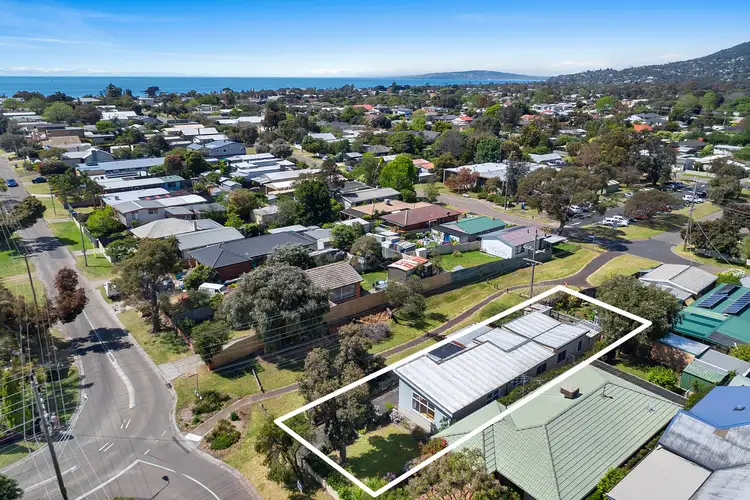 101 Eighth Avenue, Rosebud VIC 3939