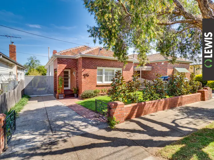 19 Disraeli Grove, Pascoe Vale South VIC 3044