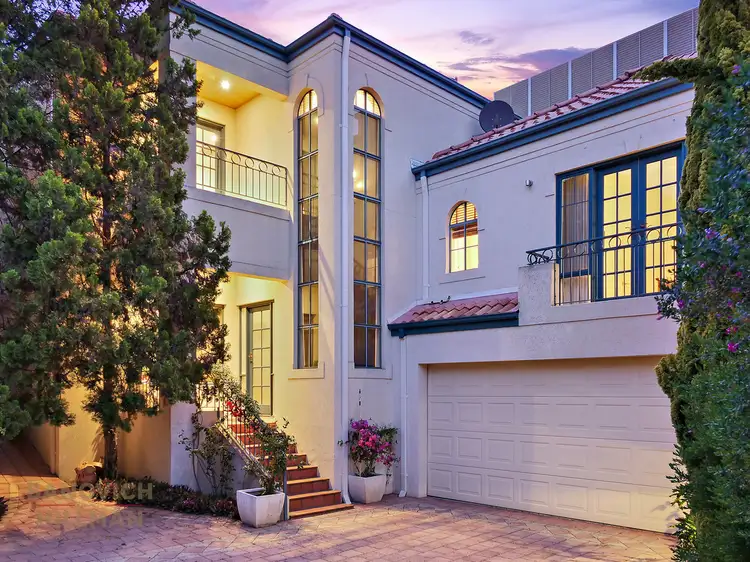 2/11 Tweeddale Road, Applecross WA 6153
