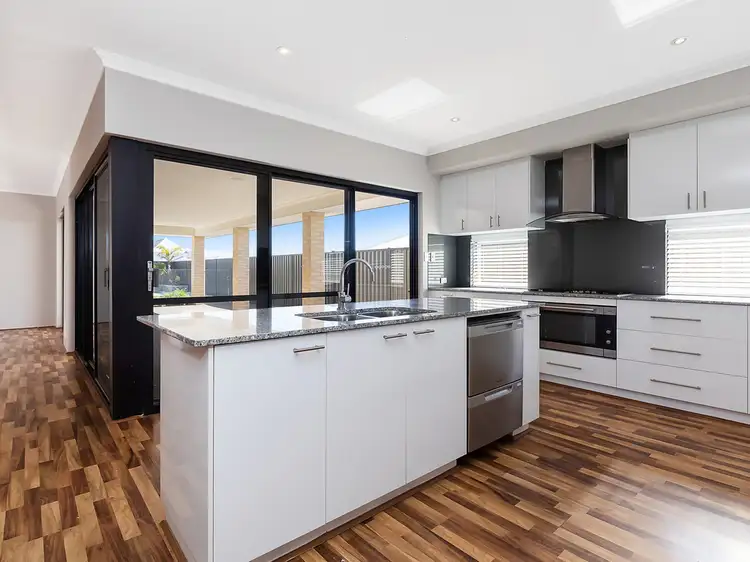 Seventh view of Homely house listing, 10 Marengo Close, Aveley WA 6069