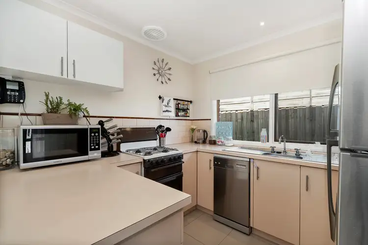 Fifth view of Homely house listing, 10 Calwell Court, Skye VIC 3977