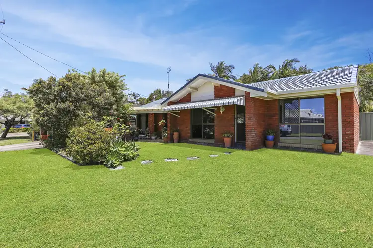 8 Ambako Place, Golden Beach QLD 4551