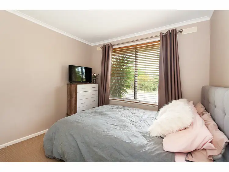 Sixth view of Homely house listing, 1 Curringa Place, Springdale Heights NSW 2641