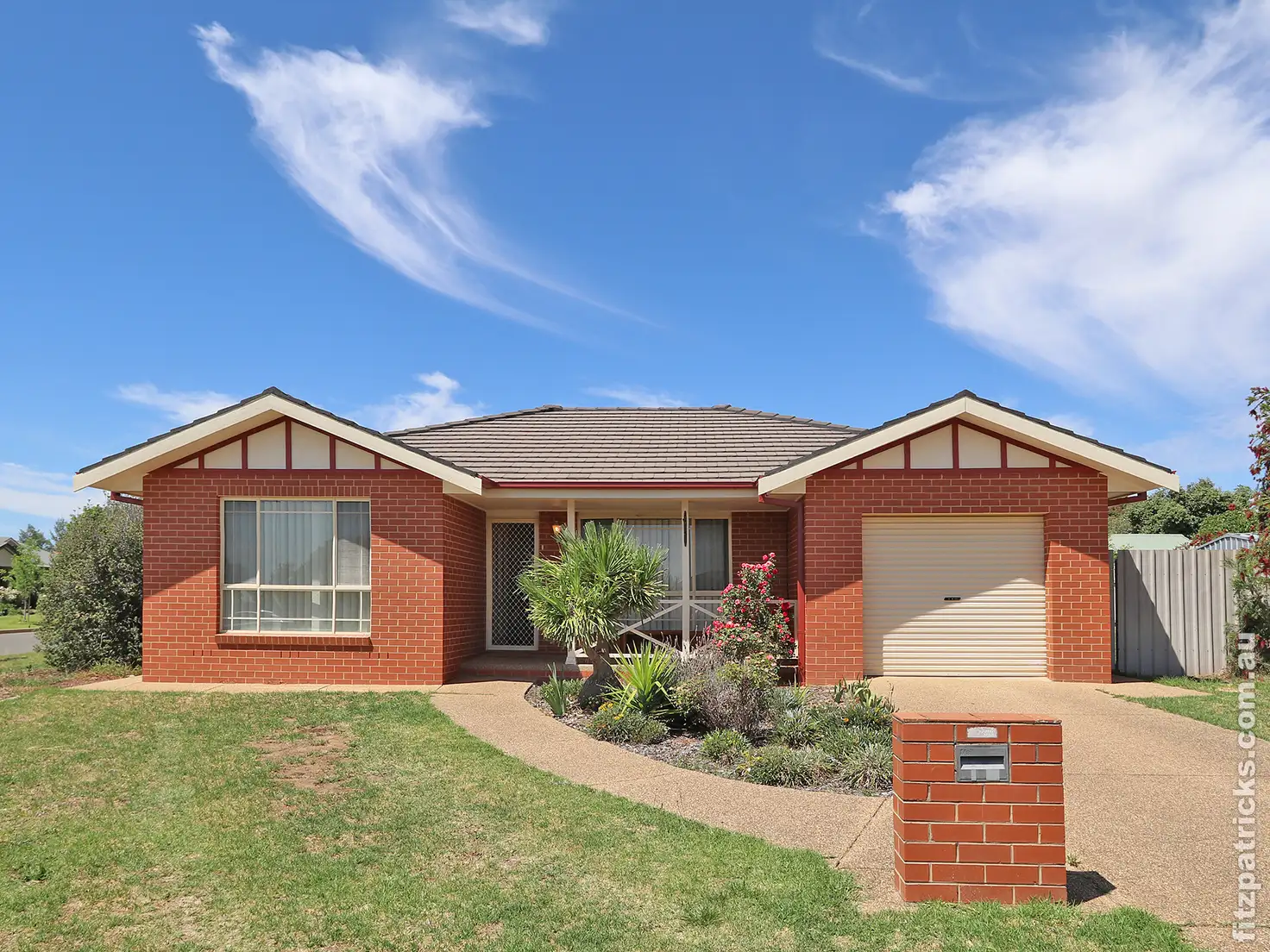 Main view of Homely unit listing, 1/27 Woomera Place, Glenfield Park NSW 2650