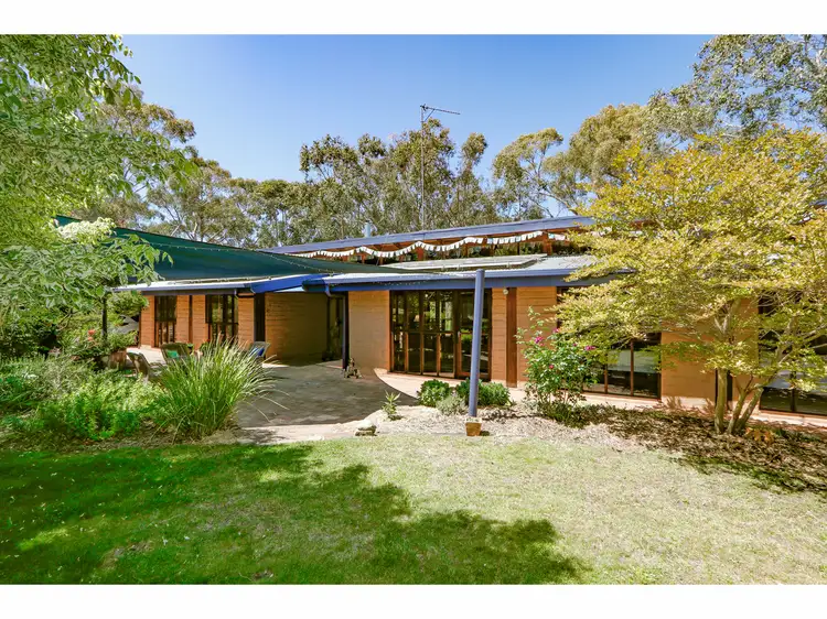 "Aroona" Aroona Lane, Stratford VIC 3862