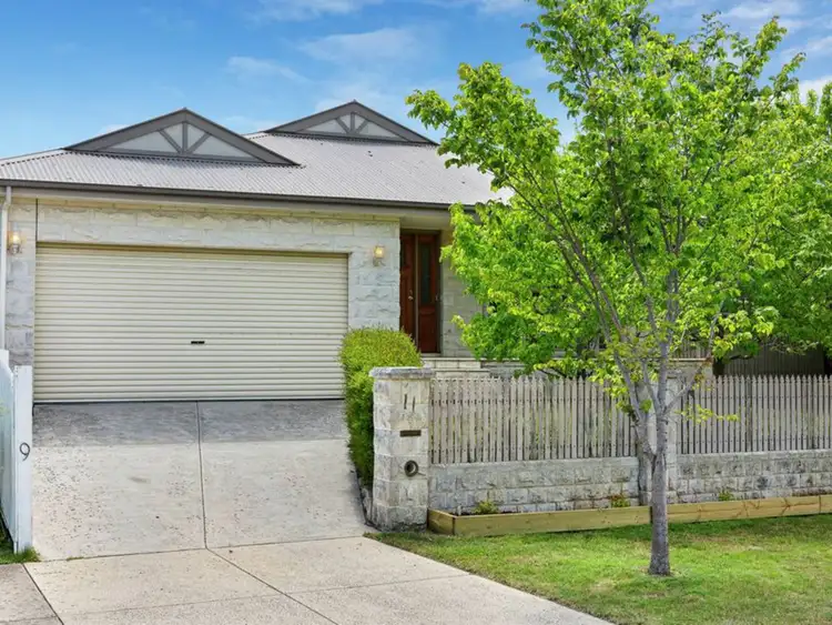 11 Playfield Grove, Mornington VIC 3931