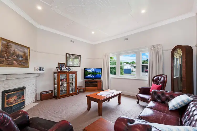 Third view of Homely house listing, 2 Roscoe Avenue, Hamilton VIC 3300