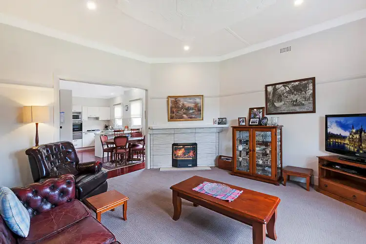 Fifth view of Homely house listing, 2 Roscoe Avenue, Hamilton VIC 3300