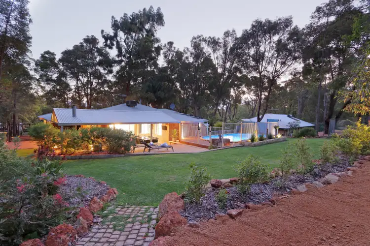 11 Barlow Street, Sawyers Valley WA 6074
