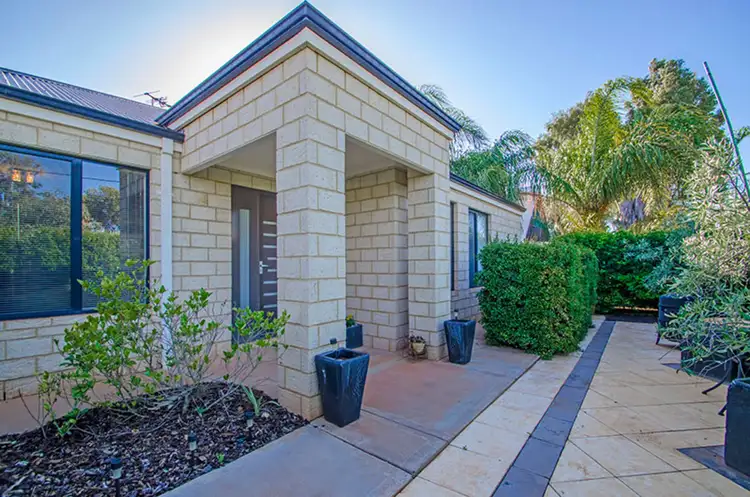 25 Hawkins Street, West Lamington WA 6430