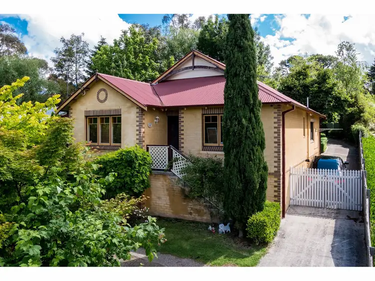 8 Fourth Avenue, Katoomba NSW 2780