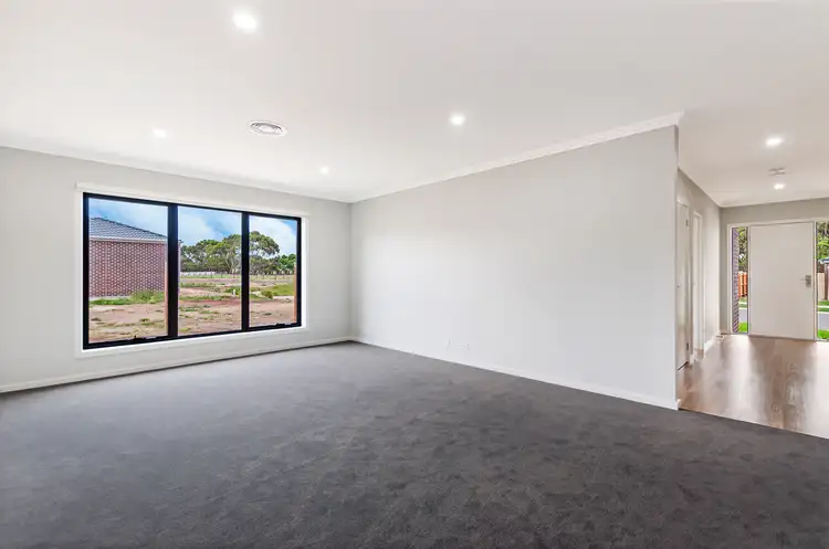Fifth view of Homely house listing, 8 Royal Court, Warrnambool VIC 3280