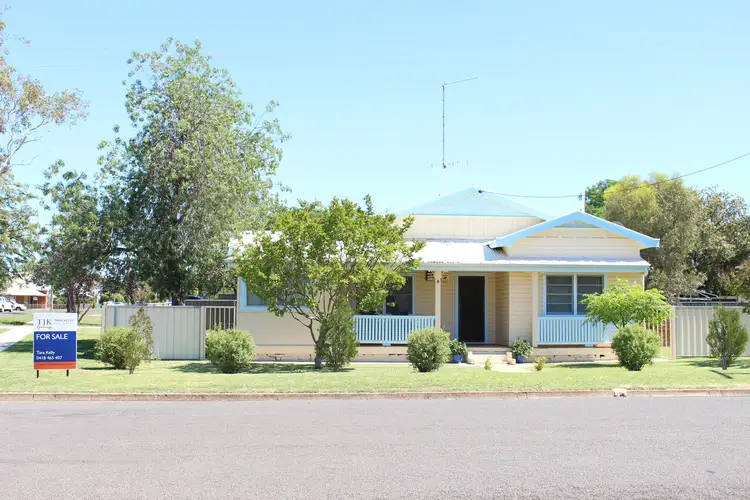 8 Renfree Street, Forbes NSW 2871