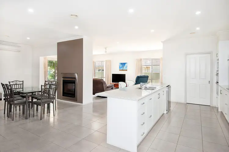 Fifth view of Homely house listing, 3 Kent Manor, Hamilton VIC 3300