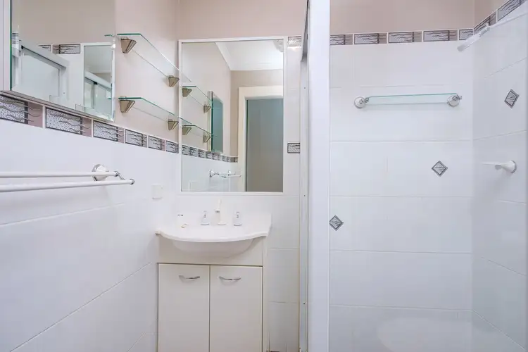 Seventh view of Homely house listing, 8 Robert Crescent, Wodonga VIC 3690