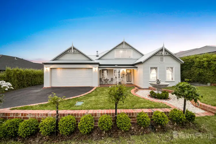 38 Arthur Phillip Drive, Pakenham VIC 3810