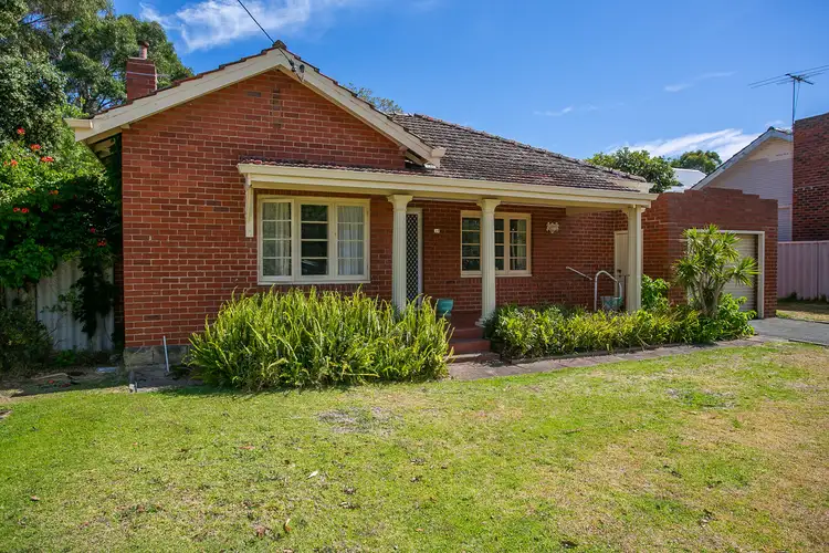 10 Chadwick Street, Hilton WA 6163