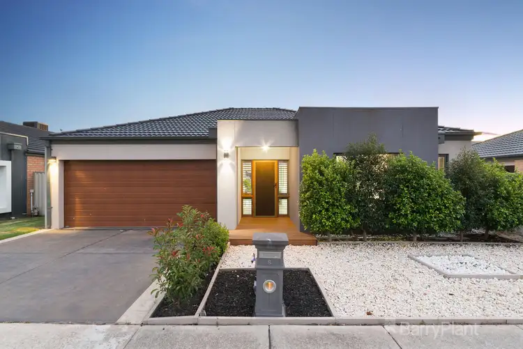 8 Warbler Street, Pakenham VIC 3810