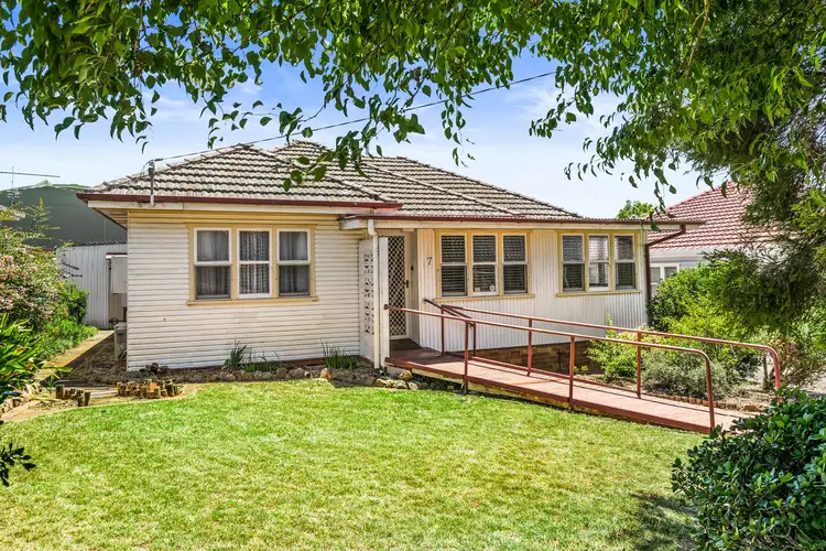 7 Norah Street, Centenary Heights QLD 4350