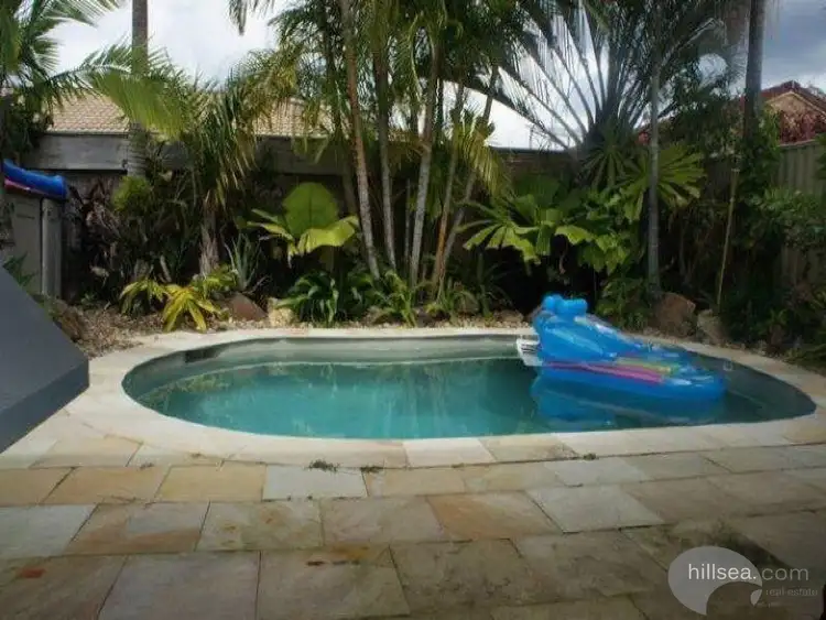 2/11 Stephanie Court, Labrador QLD 4215