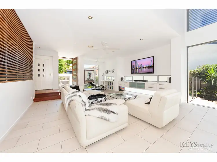 19B Lennie Avenue, Main Beach QLD 4217