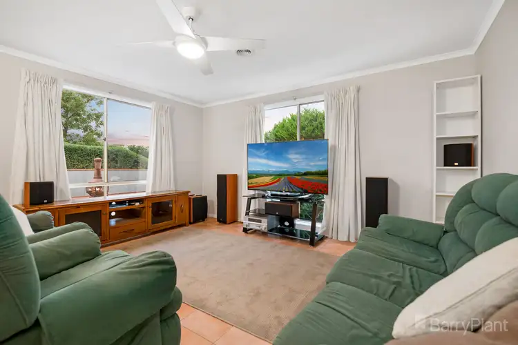 Fifth view of Homely house listing, 3 Earle Close, Pakenham VIC 3810
