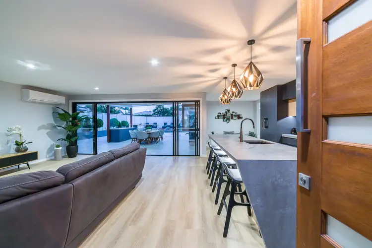 98 Mountain View Avenue, Burleigh Waters QLD 4220