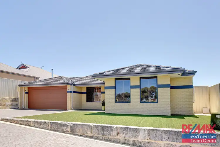 Second view of Homely house listing, 33 Fineview Crescent, Carramar WA 6031