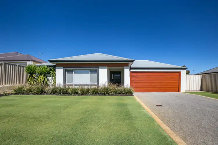 4 Liriope Parkway, Sinagra WA 6065