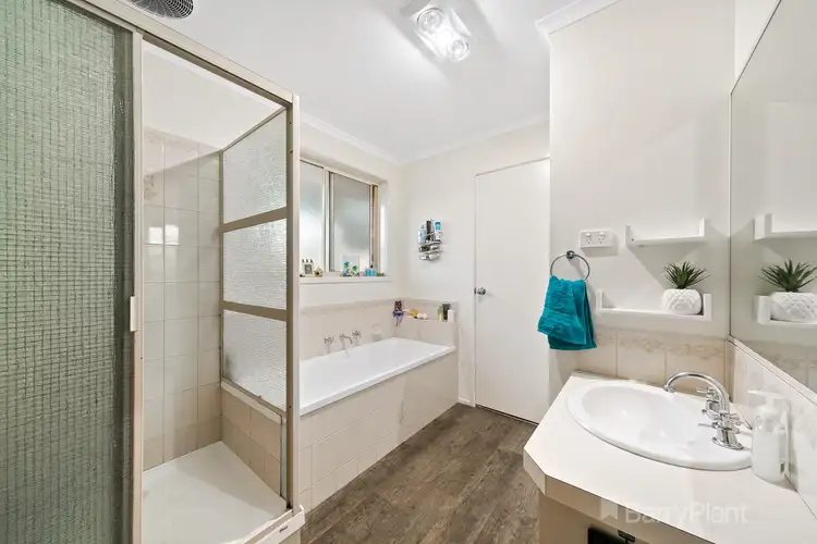 Fifth view of Homely house listing, 15 Alison Close, Pakenham VIC 3810