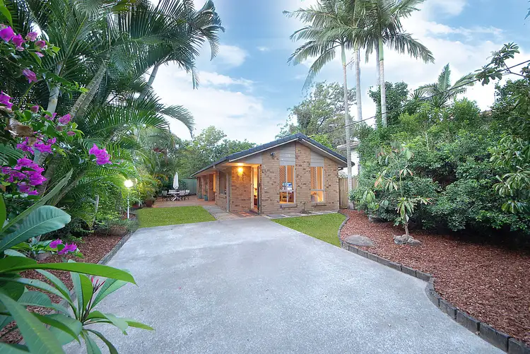 2/11 Albion Avenue, Miami QLD 4220