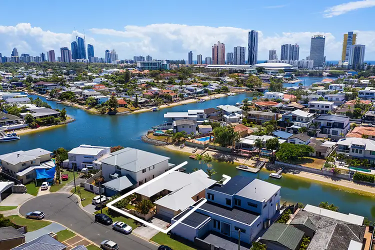 10 Crest View Key, Broadbeach Waters QLD 4218