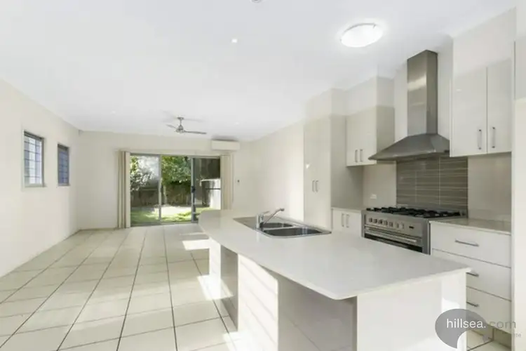 2/17 Nevenia Street, Labrador QLD 4215