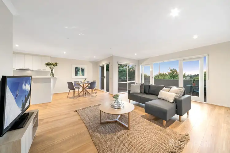 61 Lakeside Boulevard, Pakenham VIC 3810