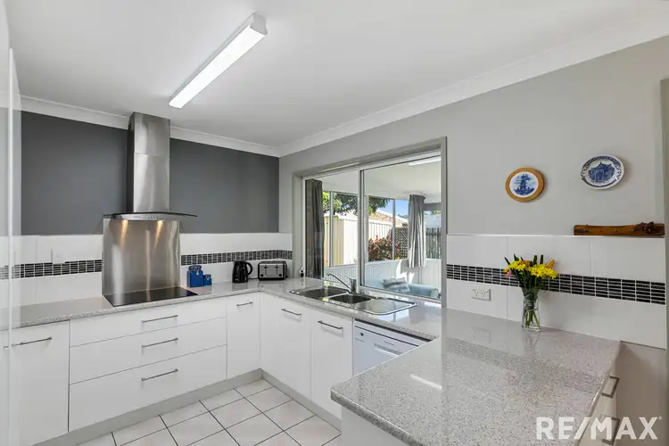 10 Limpus Street, Urangan QLD 4655