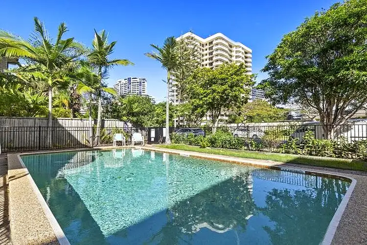 2/19 Federation Avenue, Broadbeach QLD 4218