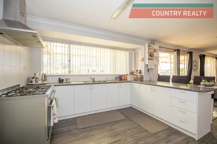 4 Tenth Road, York WA 6302