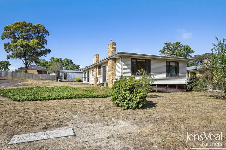 7 Ararat Road, Beaufort VIC 3373
