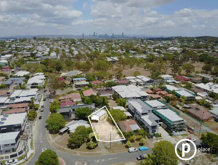 52 Dickenson Street, Carina QLD 4152