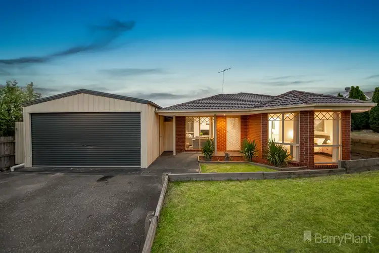 33 Adrian Drive, Pakenham VIC 3810